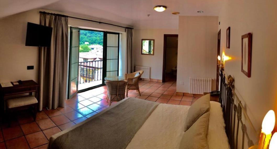 ארנאס דה קבראלס Hotel Villa De Cabrales מראה חיצוני תמונה